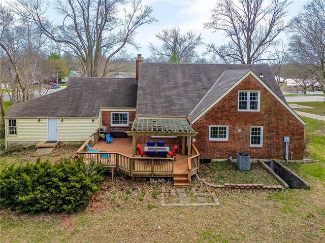 1804 W Liberty Drive, Liberty, MO 64068