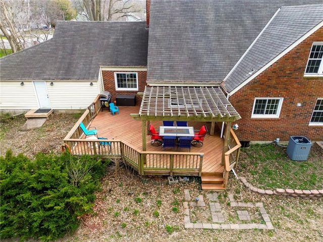 1804 W Liberty Drive, Liberty, MO 64068