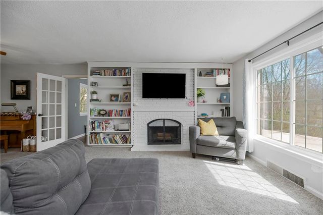 1804 W Liberty Drive, Liberty, MO 64068