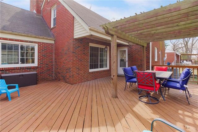 1804 W Liberty Drive, Liberty, MO 64068