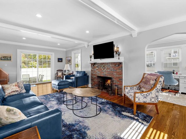 732 W Roxbury Pkwy, Boston, MA 02131