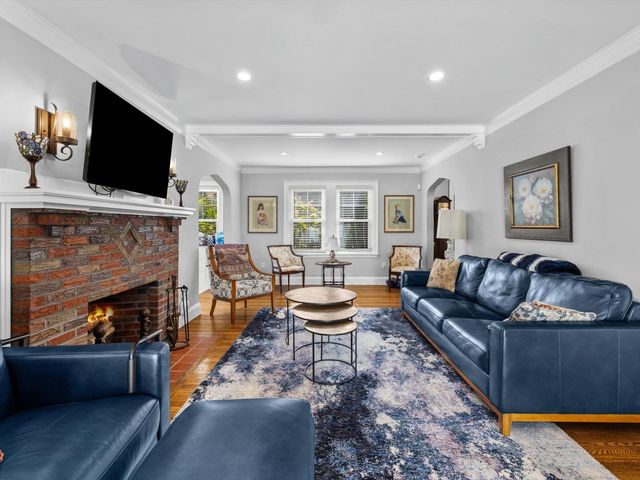 732 W Roxbury Pkwy, Boston, MA 02131