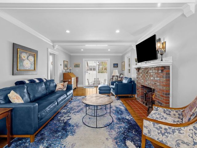 732 W Roxbury Pkwy, Boston, MA 02131