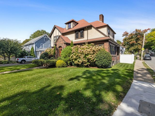 732 W Roxbury Pkwy, Boston, MA 02131