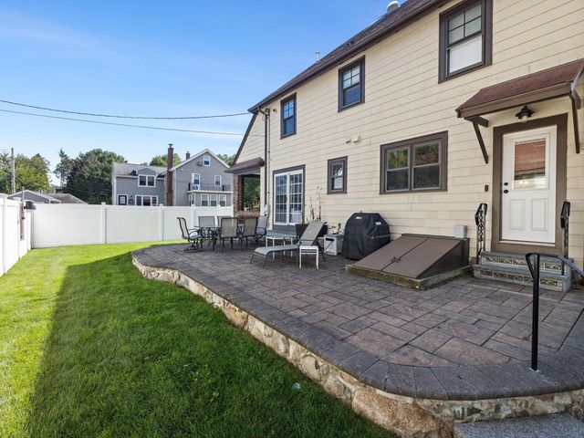 732 W Roxbury Pkwy, Boston, MA 02131