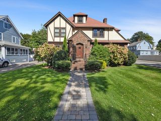 732 W Roxbury Pkwy, Boston, MA 02131