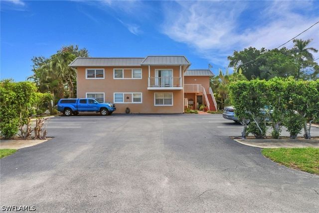 1195 Clam CT 202, Naples, FL 34102