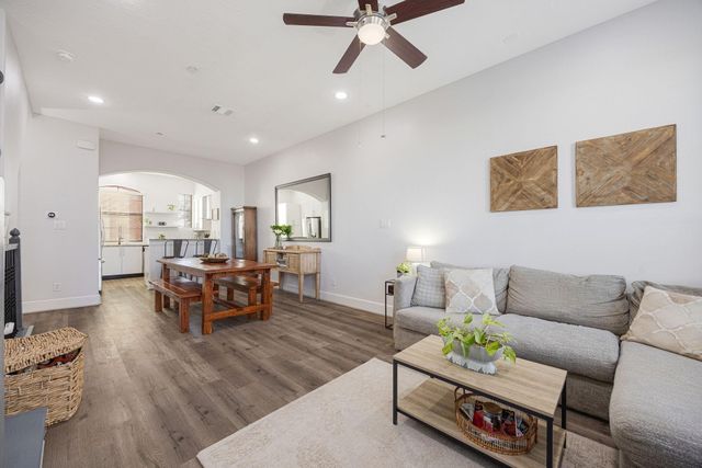 2110 Shearn Street 11, Houston, TX 77007