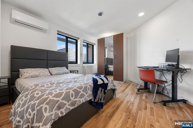 205 10th Street 6X, Jersey City, NJ 07302