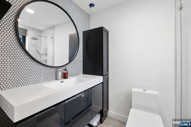 205 10th Street 6X, Jersey City, NJ 07302