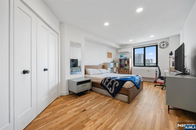205 10th Street 6X, Jersey City, NJ 07302