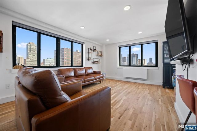 205 10th Street 6X, Jersey City, NJ 07302