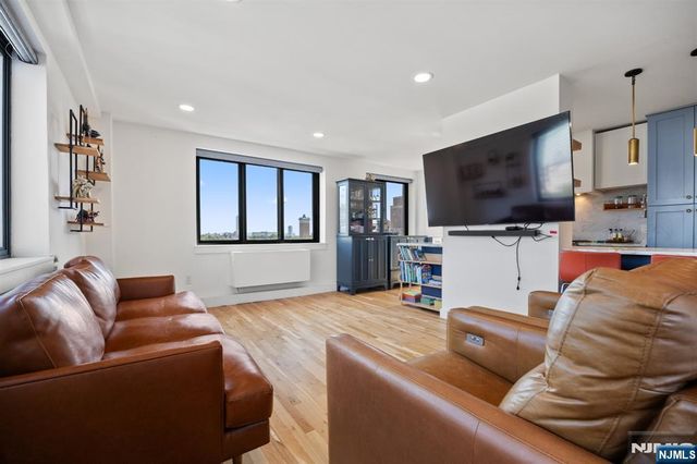 205 10th Street 6X, Jersey City, NJ 07302