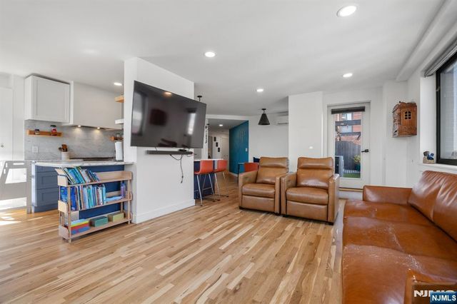 205 10th Street 6X, Jersey City, NJ 07302