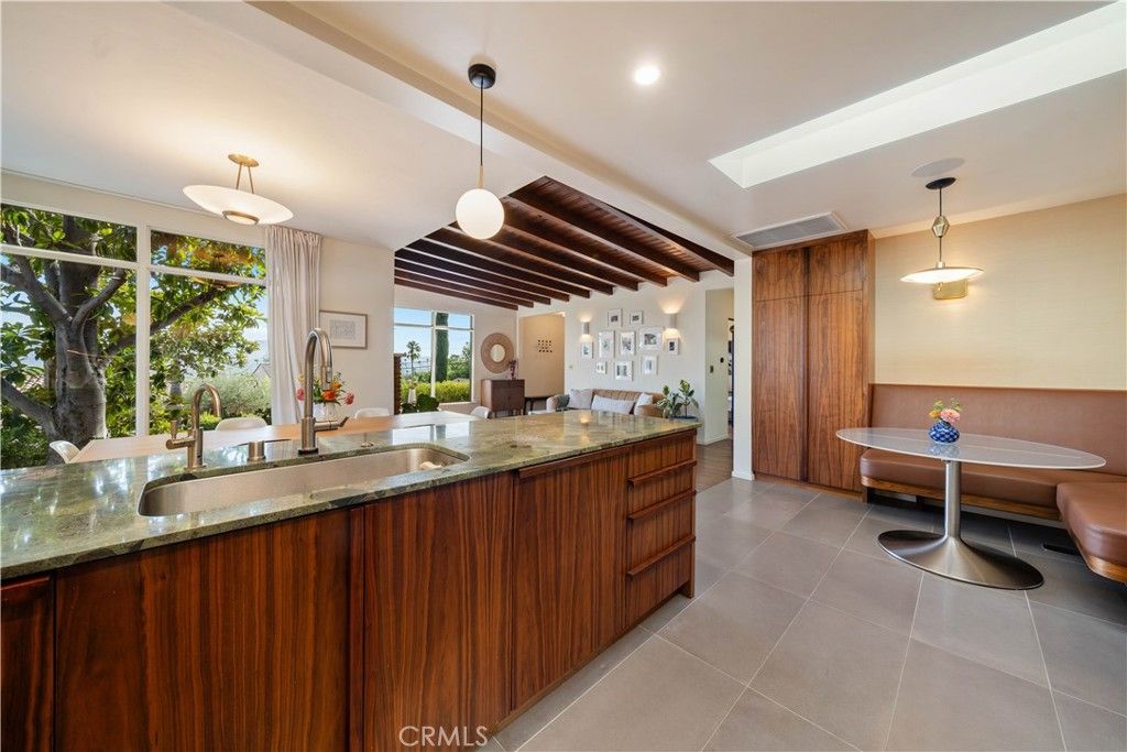 Image 9 of property listing at 1011 W Mountain, Glendale, CA 91202