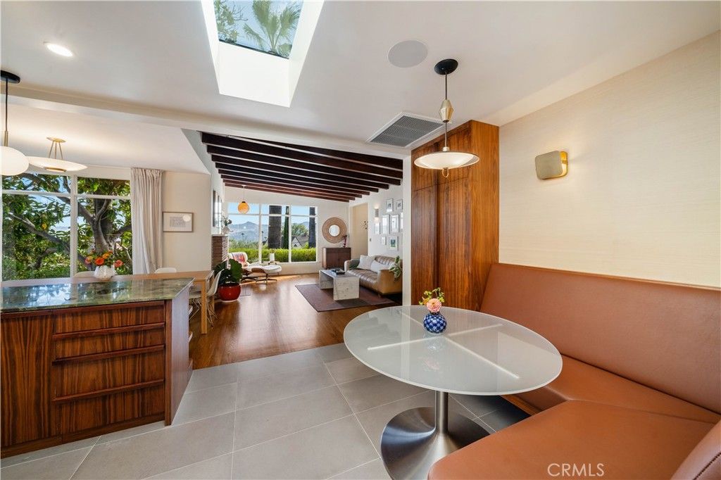 Image 10 of property listing at 1011 W Mountain, Glendale, CA 91202