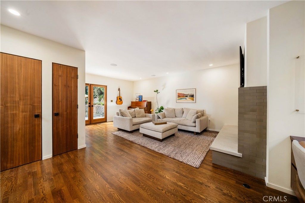 Image 13 of property listing at 1011 W Mountain, Glendale, CA 91202