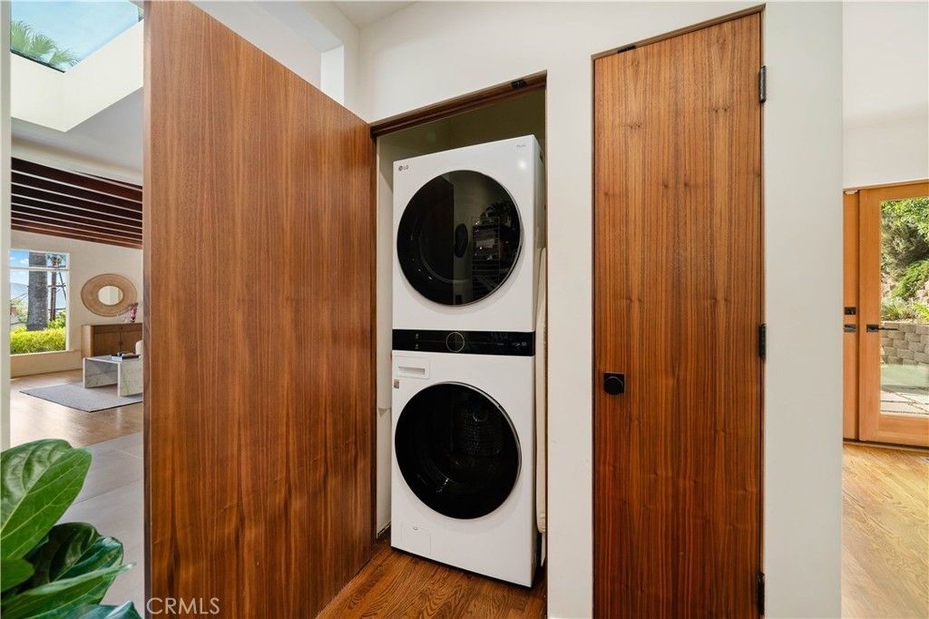 Image 14 of property listing at 1011 W Mountain, Glendale, CA 91202