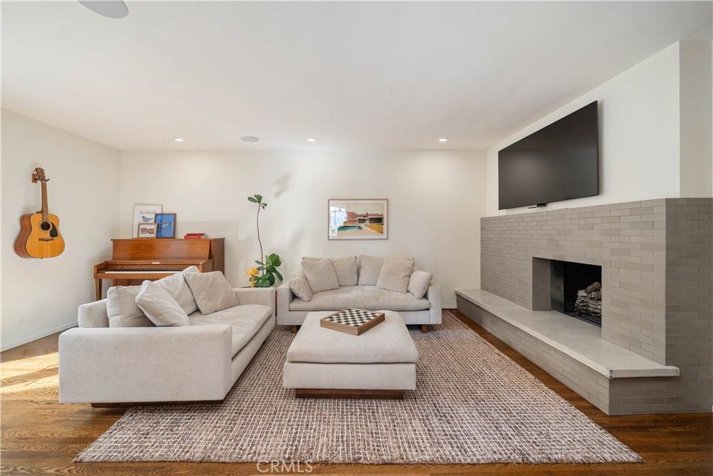 Image 17 of property listing at 1011 W Mountain, Glendale, CA 91202