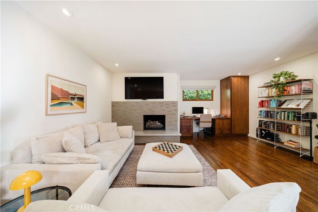 Image 18 of property listing at 1011 W Mountain, Glendale, CA 91202