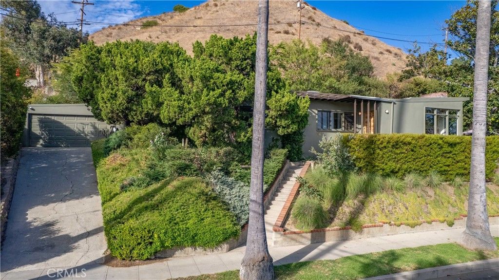 Image 1 of property listing at 1011 W Mountain, Glendale, CA 91202