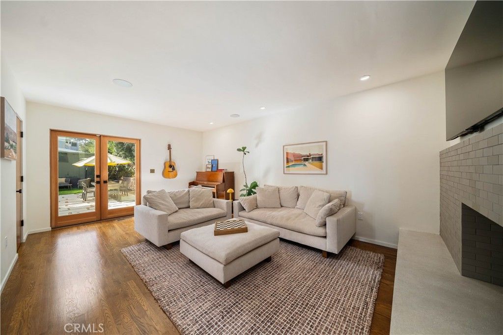 Image 19 of property listing at 1011 W Mountain, Glendale, CA 91202