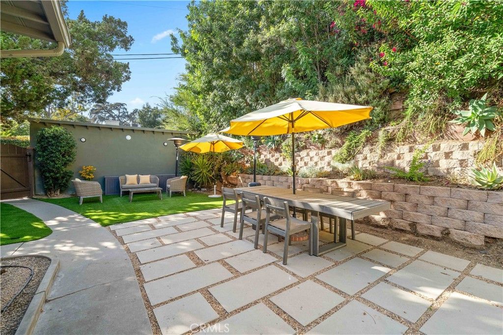 Image 21 of property listing at 1011 W Mountain, Glendale, CA 91202