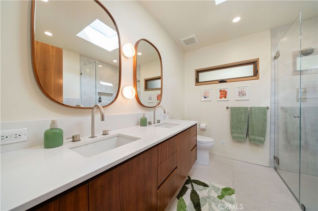 Image 28 of property listing at 1011 W Mountain, Glendale, CA 91202