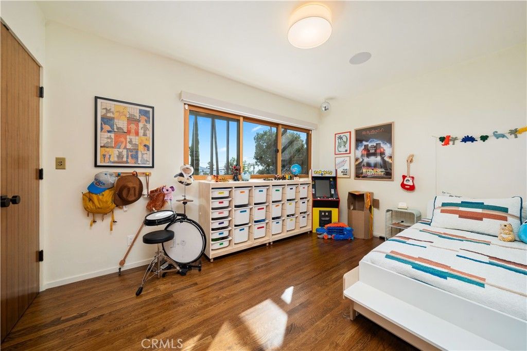 Image 30 of property listing at 1011 W Mountain, Glendale, CA 91202