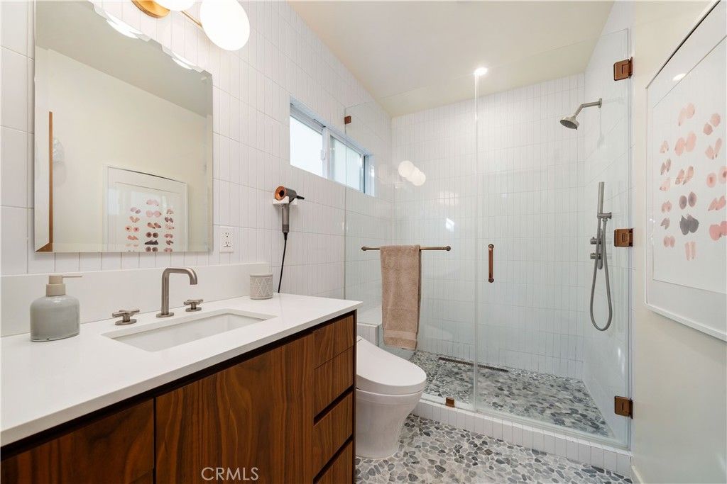 Image 33 of property listing at 1011 W Mountain, Glendale, CA 91202