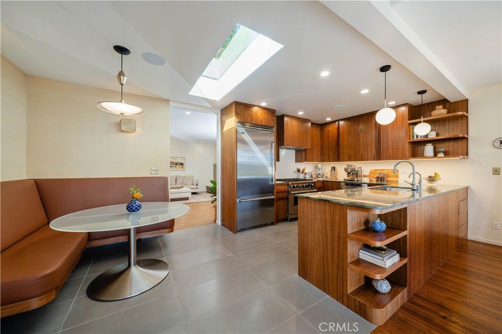 Image 4 of property listing at 1011 W Mountain, Glendale, CA 91202