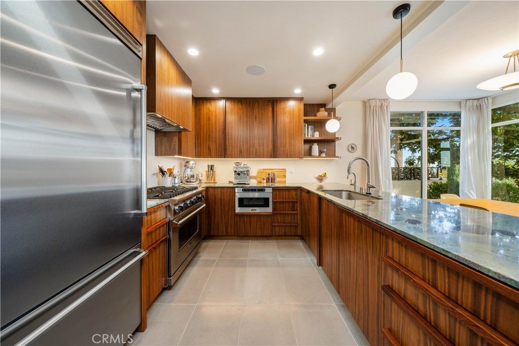 Image 5 of property listing at 1011 W Mountain, Glendale, CA 91202