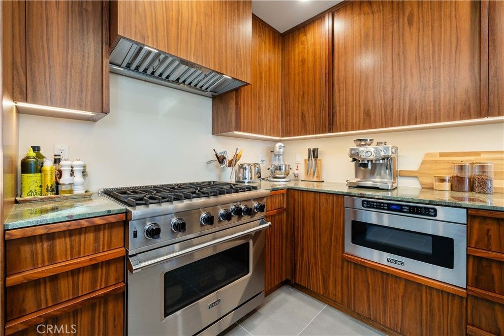 Image 6 of property listing at 1011 W Mountain, Glendale, CA 91202