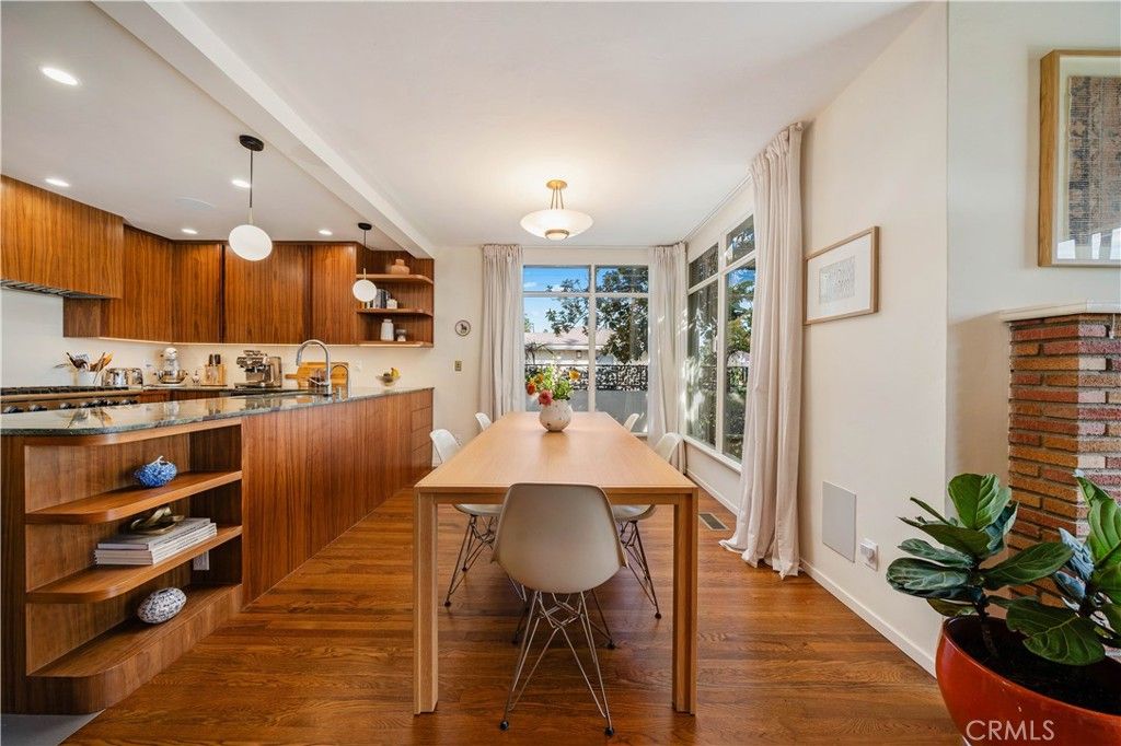 Image 8 of property listing at 1011 W Mountain, Glendale, CA 91202