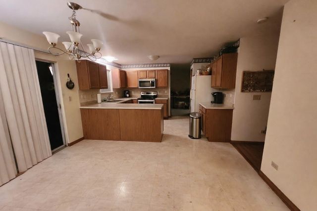 1819 Lake Shore Drive, Romeoville, IL 60446