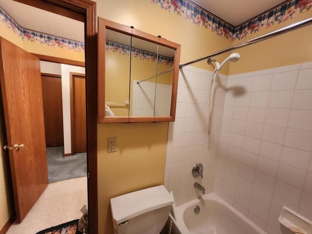 1819 Lake Shore Drive, Romeoville, IL 60446