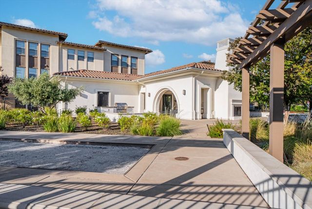 1087 Bigleaf Place 105, San Jose, CA 95131