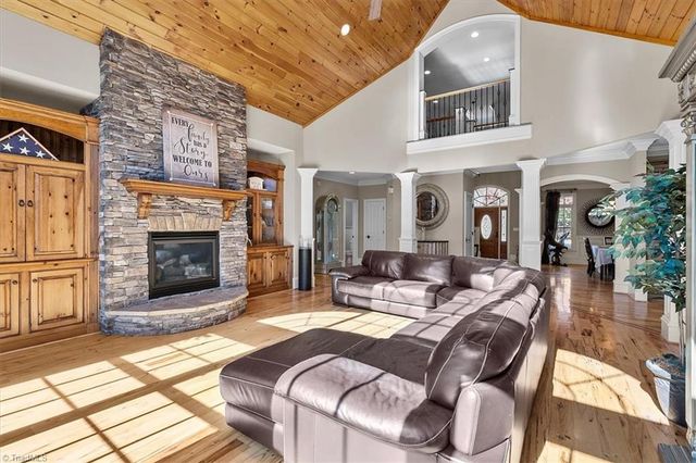 7601 Crossing Ridge Drive, Belews Creek, NC 27009