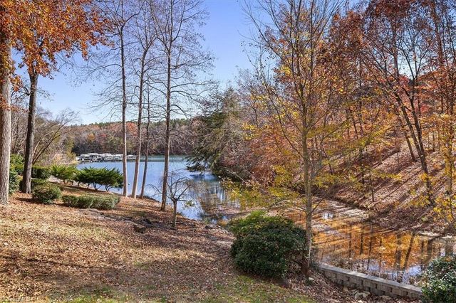 7601 Crossing Ridge Drive, Belews Creek, NC 27009