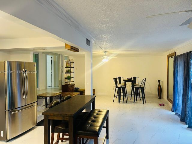 4850 SW 63rd Terrace 211, Davie, FL 33314