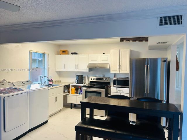4850 SW 63rd Terrace 211, Davie, FL 33314