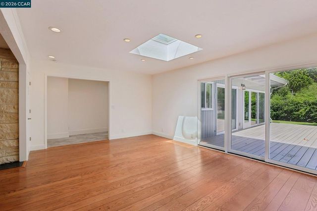 3394 Santa Maria Ct, Lafayette, CA 94549