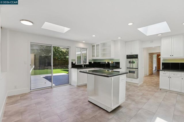 3394 Santa Maria Ct, Lafayette, CA 94549