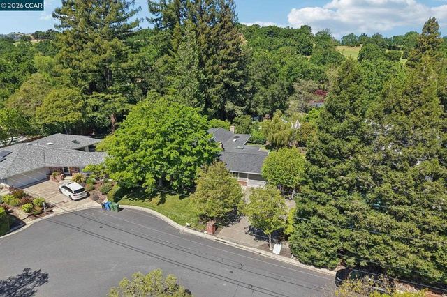 3394 Santa Maria Ct, Lafayette, CA 94549