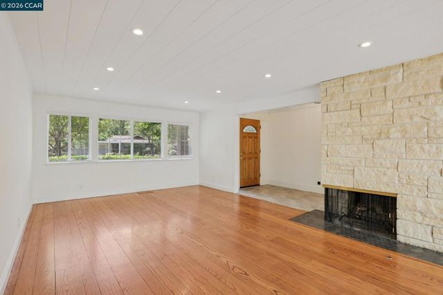 3394 Santa Maria Ct, Lafayette, CA 94549