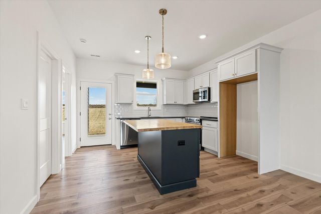 2470 N TRAVELLERS DR, Columbia, MO 65202