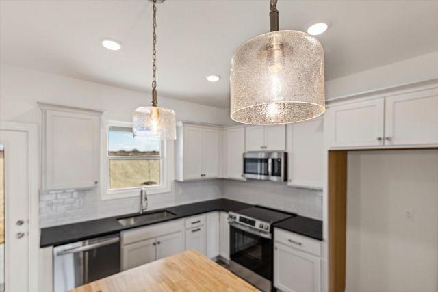 2470 N TRAVELLERS DR, Columbia, MO 65202