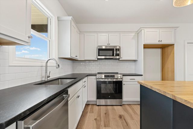 2470 N TRAVELLERS DR, Columbia, MO 65202