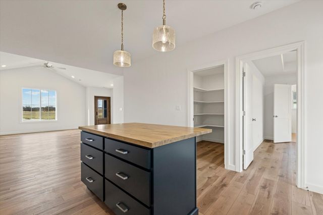 2470 N TRAVELLERS DR, Columbia, MO 65202