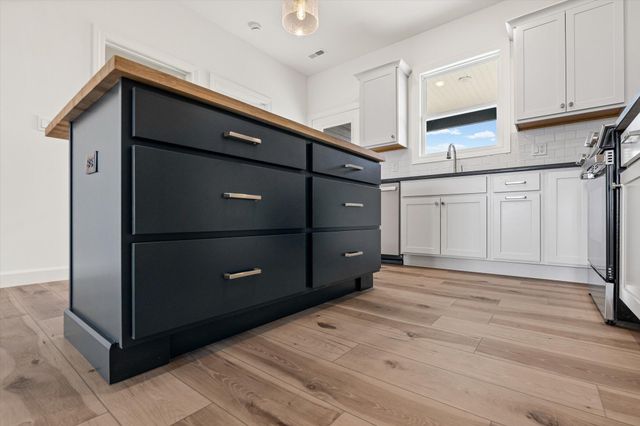 2470 N TRAVELLERS DR, Columbia, MO 65202